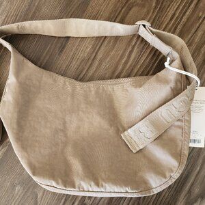 NWT Baggu Medium Nylon Crescent Bag in Dove